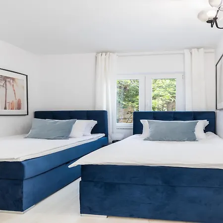 In Slatine Near The Sea * 트로기르