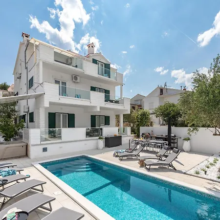 Apartment Inviting In Slatine Near The Seabeach Trogir