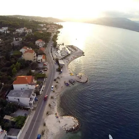 Inviting In Slatine Near The Seabeach Apartment Trogir