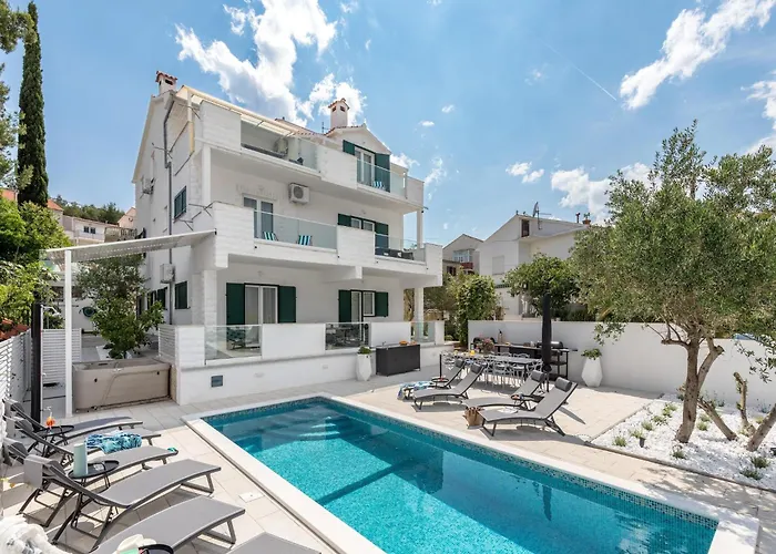 Apartment In Slatine Near The Sea Trogir