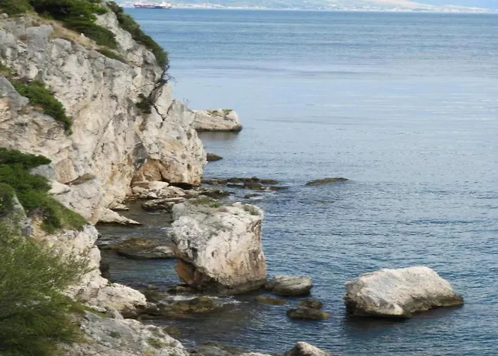 Lägenhet In Slatine Near The Sea