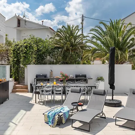 In Slatine Near The Sea Трогір