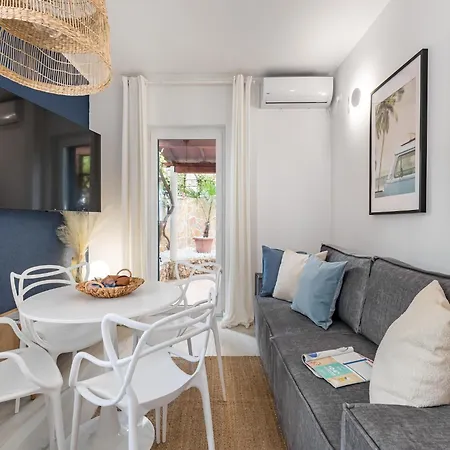 In Slatine Near The Sea Апартаменти