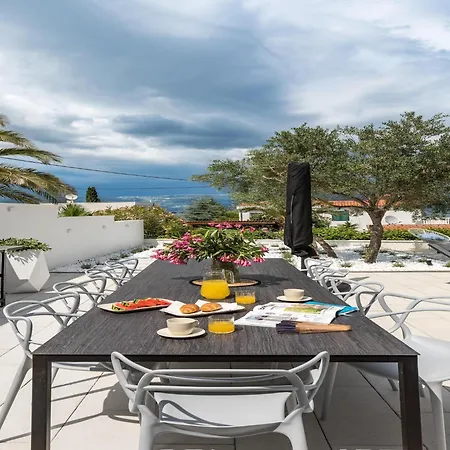 In Slatine Near The Sea Апартаменти Трогір