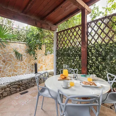 In Slatine Near The Sea Апартаменти *