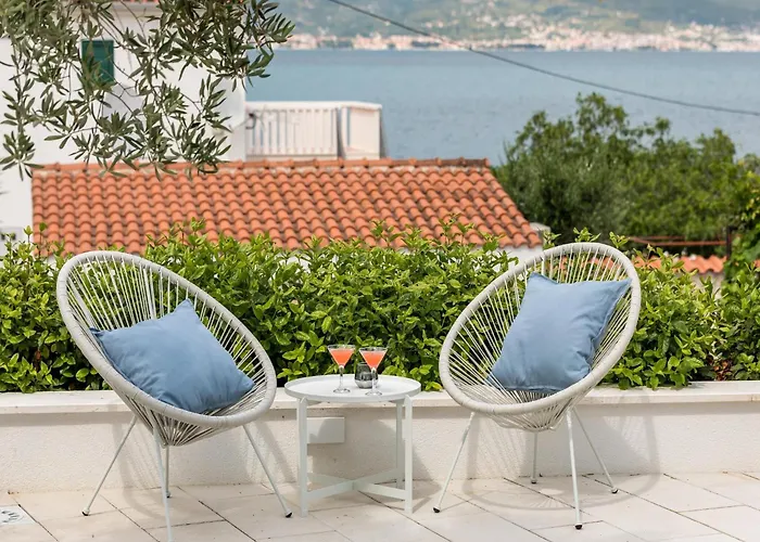 Appartement In Slatine Near The Sea *